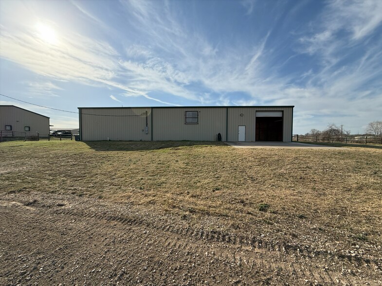 More Photos Of 501 Boyd Business Pky, Boyd Warehouse For Lease
