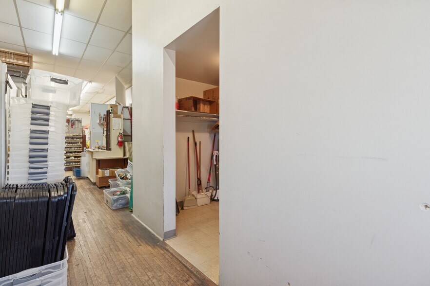 More Photos Of 314 N Penn Ave, Independence Freestanding For Sale