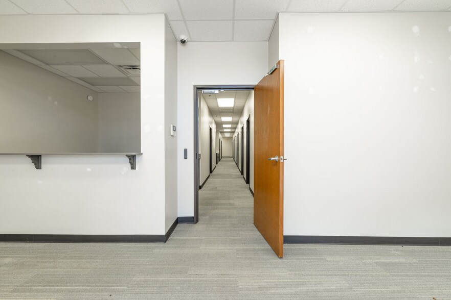 More Photos Of 5460 Main St, Del City Flex For Lease