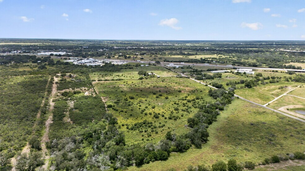 More Photos Of 180 County Road 777, Devine Land For Sale