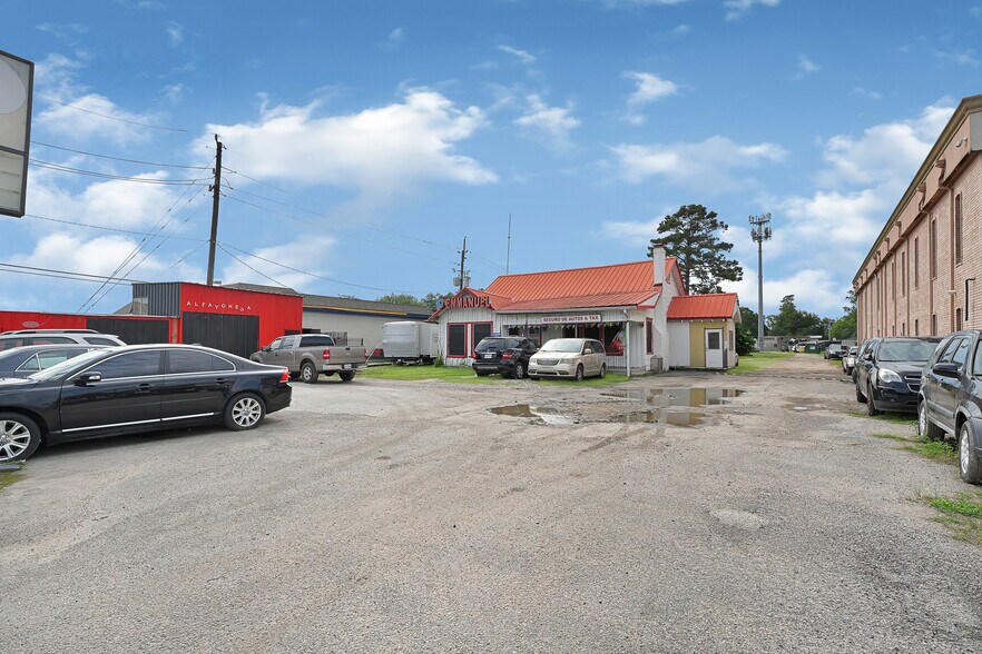 More Photos Of 1710 Cypress Creek Pkwy, Houston Office For Sale