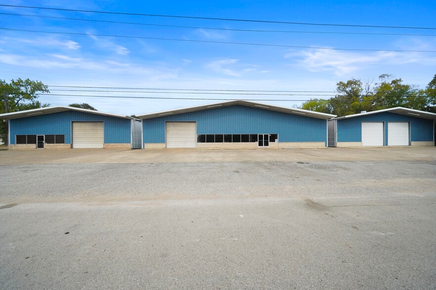 More Photos Of 213 FM 1314, Conroe Manufacturing For Lease