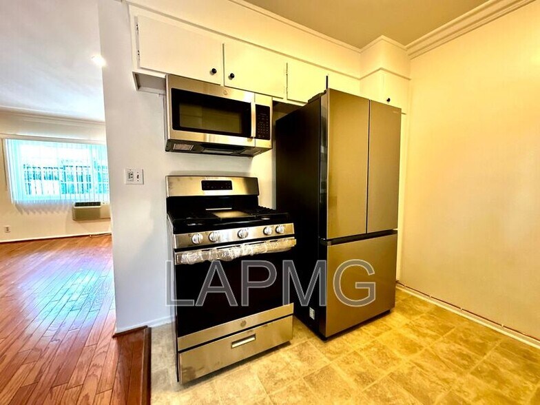 More Photos Of 8130 Norton Ave, West Hollywood Apartments For Sale