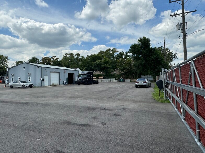 More Photos Of 644 W Park Ave, Aurora Truck Terminal For Sale