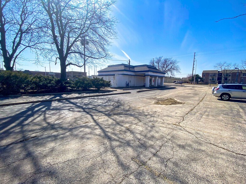 More Photos Of 1505 Elmhurst Rd, Des Plaines Freestanding For Sale