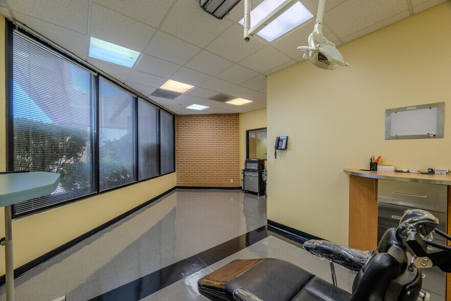 More Photos Of 1570 S Rainbow Blvd, Las Vegas Office For Lease