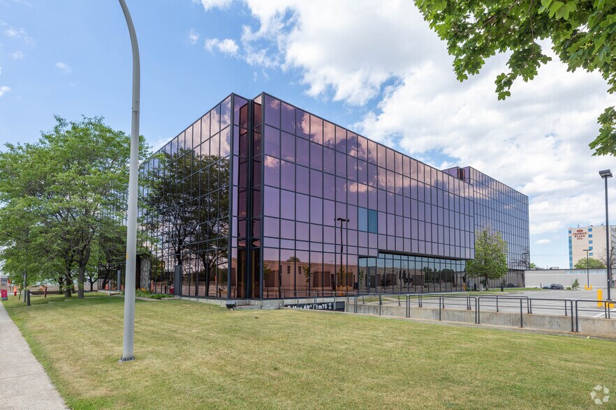 Primary Photo Of 6700-6780 Ch De La Côte-De-Liesse, Montréal Office For Lease