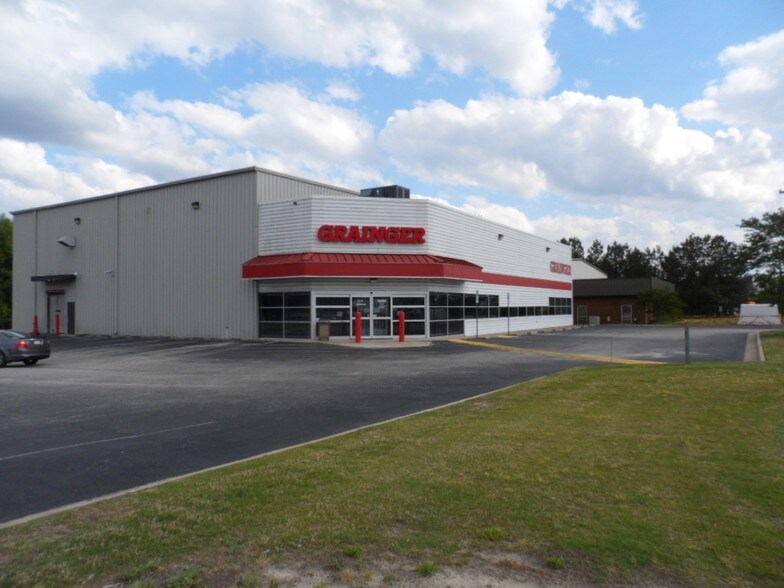 More Photos Of 2915 Gillespie St, Fayetteville Flex For Sale