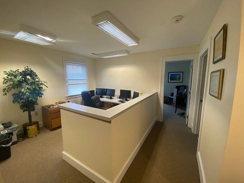 More Photos Of 15 Concord St, Glastonbury Office For Lease