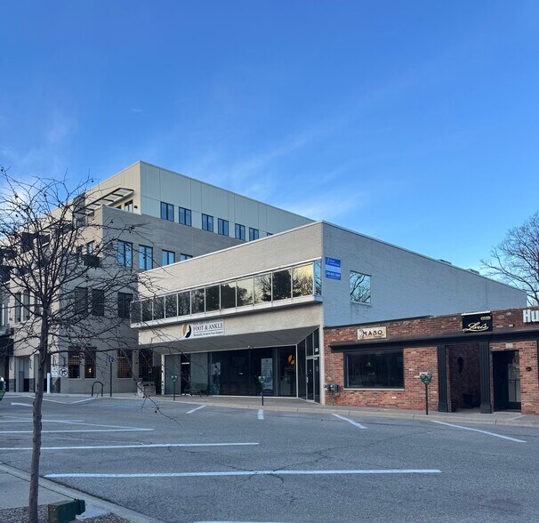 More Photos Of 800 N Old Woodward Ave, Birmingham Office For Lease