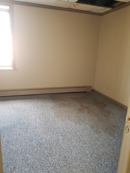 More Photos Of 49 Public Sq, Shelbyville Office For Sale