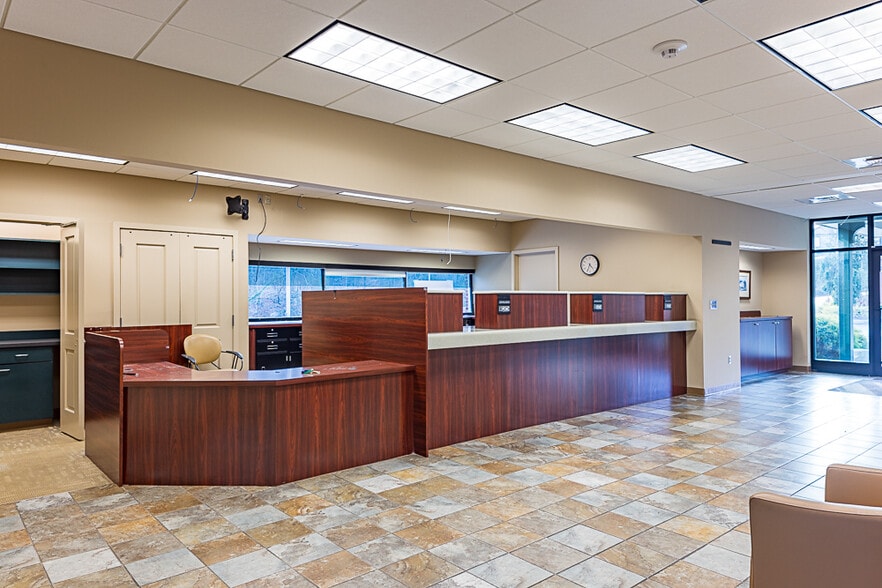 More Photos Of 1708 N Eastman Rd, Kingsport Bank For Sale