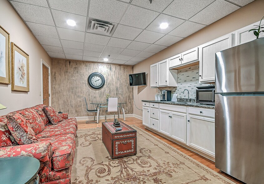 More Photos Of 220 Broad St, Kingsport Flex For Sale