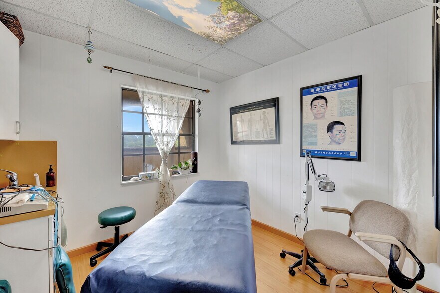 More Photos Of 2889 10th Ave N, Lake Worth Medical For Lease