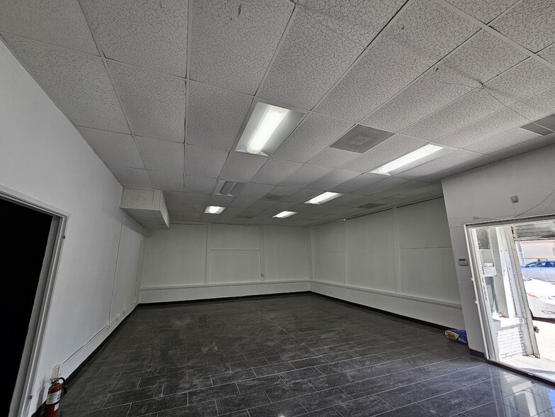 More Photos Of 119 W Jefferson Blvd, Los Angeles Warehouse For Lease