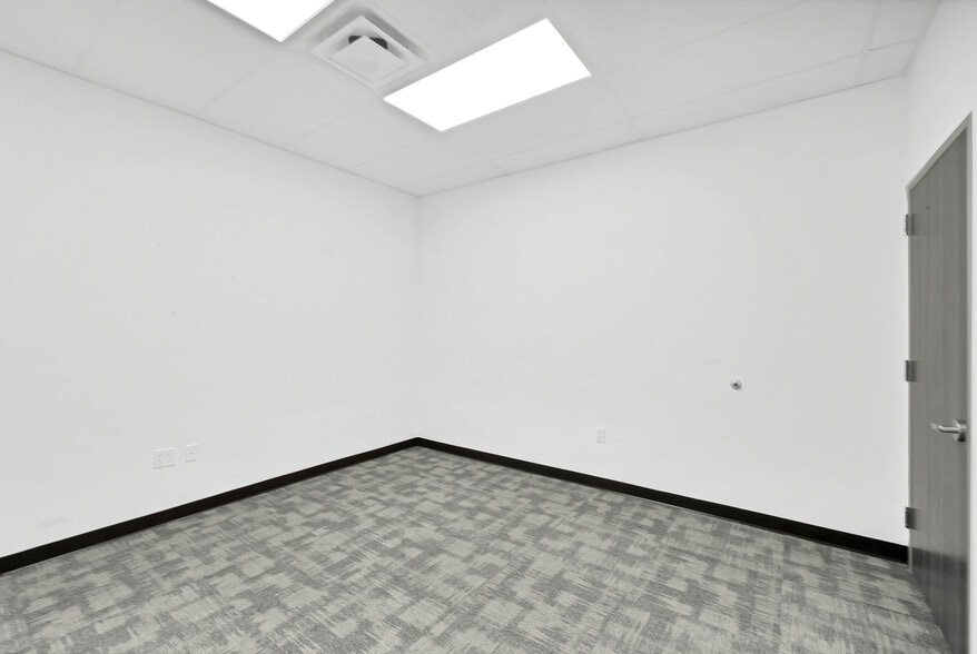 More Photos Of 12280 Broadway St, Pearland Office For Sale
