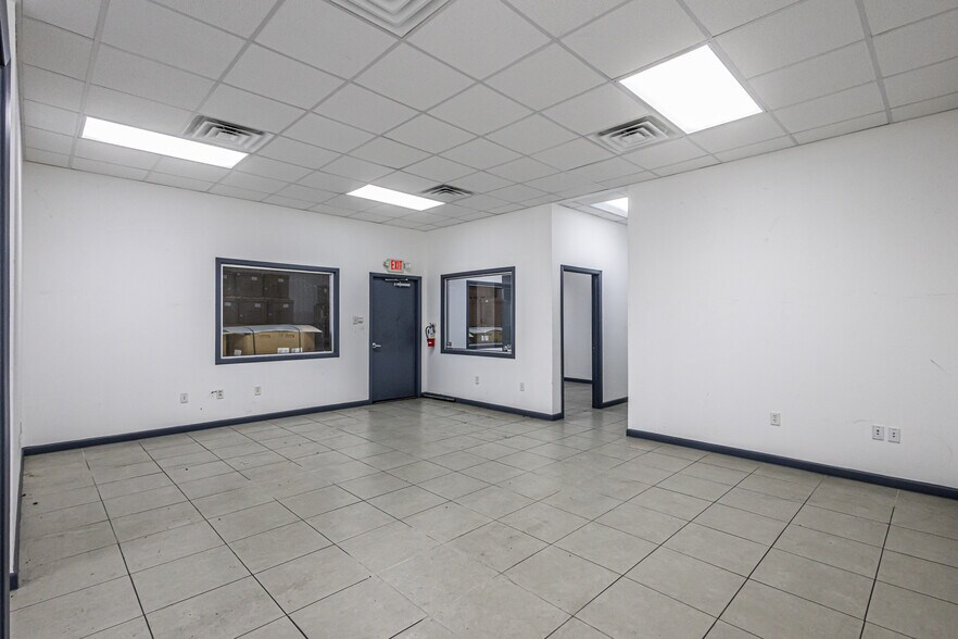 More Photos Of 13806 N Unitec Dr, Laredo Warehouse For Lease