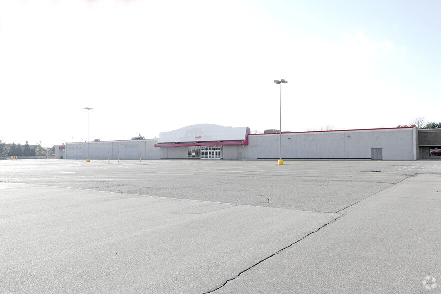 More Photos Of 41701-41941 Garfield Rd, Clinton Township Unknown For Lease