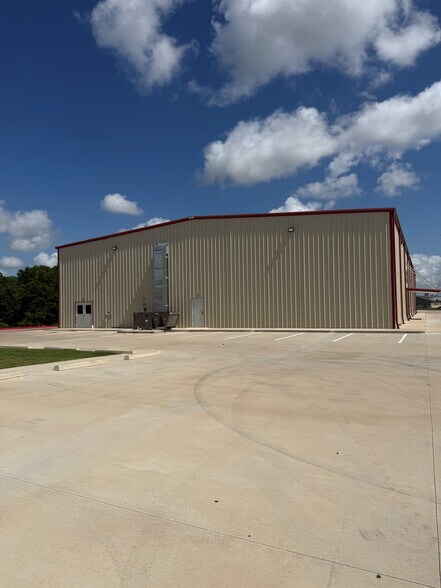 More Photos Of 22719 Schiel Rd, Cypress Warehouse For Lease