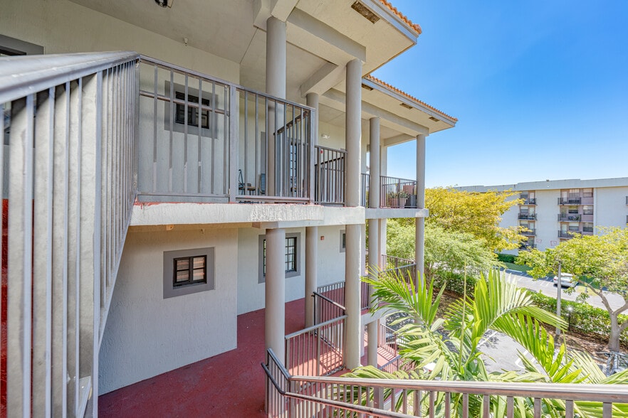 More Photos Of 2801-2851 Riverside Dr, Coral Springs Apartments For Sale