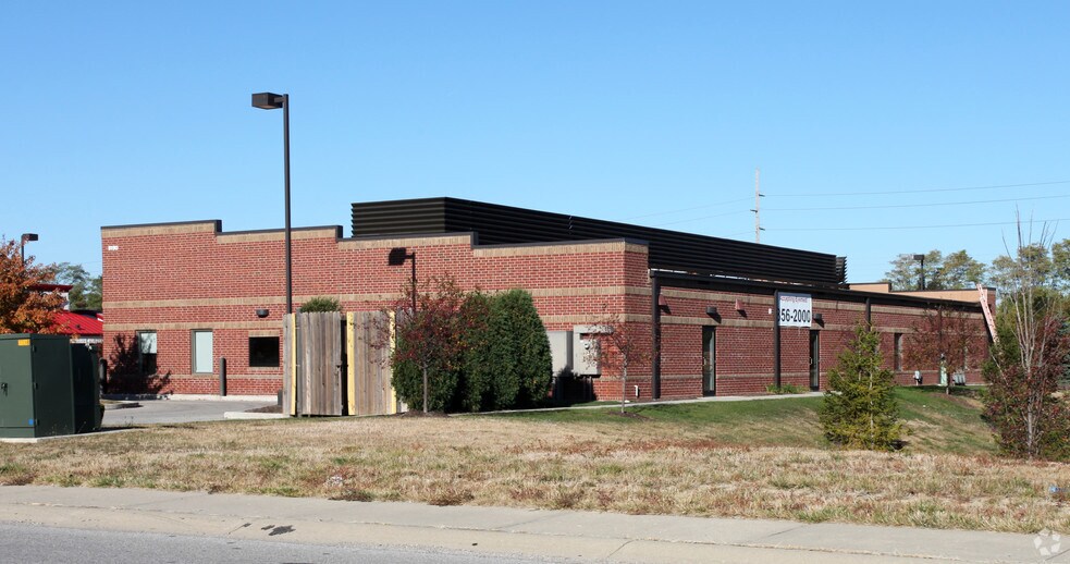 More Photos Of 8190 Windfall Ln, Camby Medical For Lease