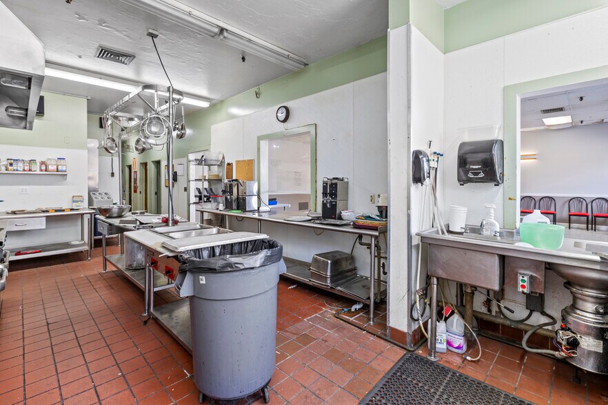 More Photos Of 281 N Main St, Brockton Flex For Sale