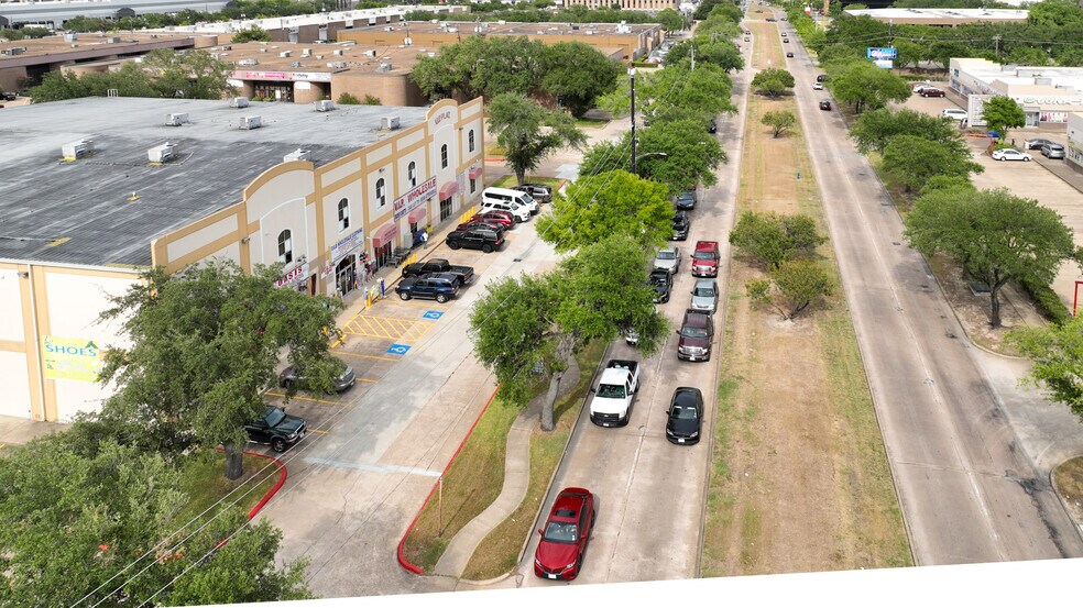 More Photos Of 7598 Harwin Dr, Houston General Retail For Sale