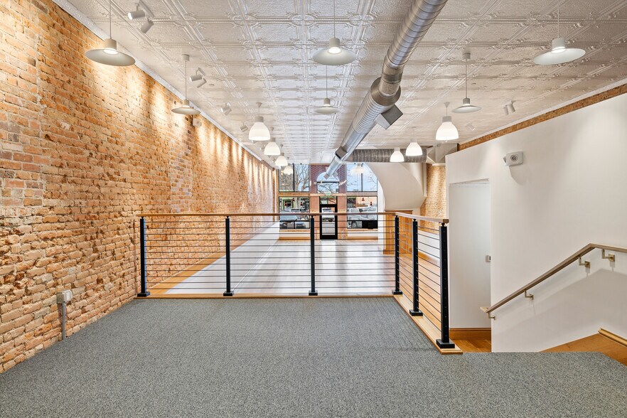 More Photos Of 22 Grinnell Plz, Sheridan General Retail For Lease