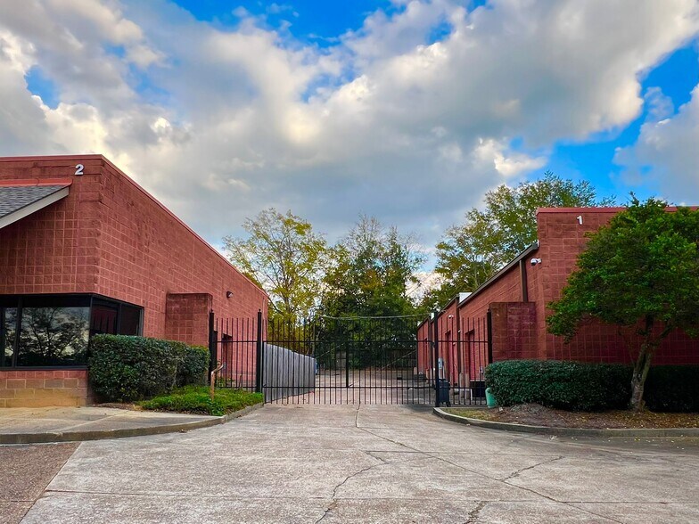 More Photos Of 100 Briarwood West Dr, Jackson Office For Lease