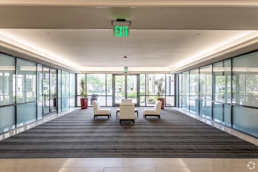 More Photos Of 800 Fairway Dr, Deerfield Beach Office Residential For Lease