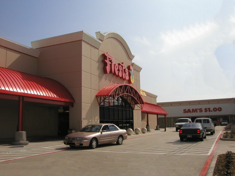 More Photos Of 2930-3050 S 1st St, Garland Unknown For Lease