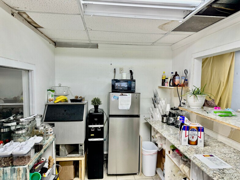 More Photos Of 7524 Hillcroft St, Houston Freestanding For Sale