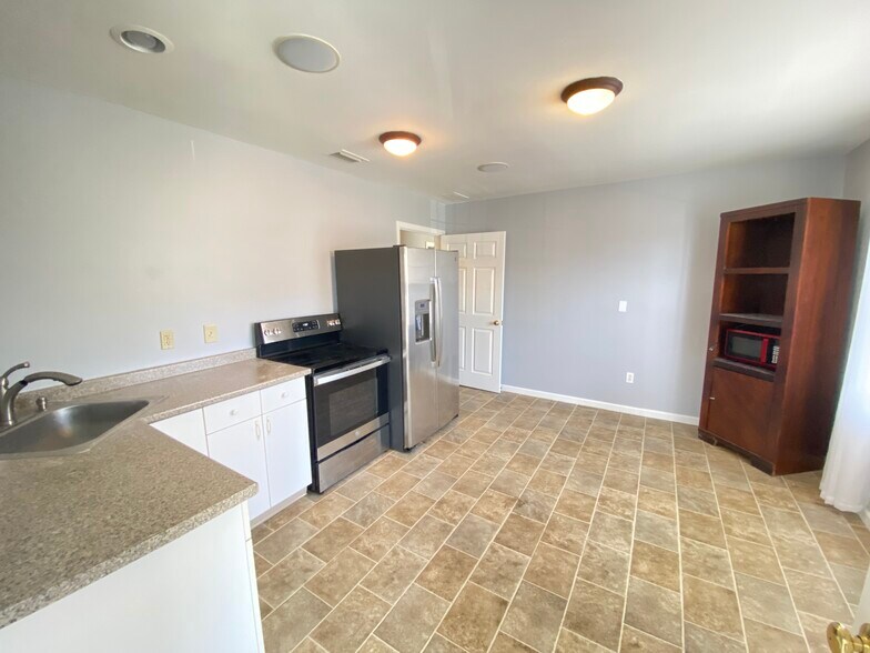 More Photos Of 27 S Main St, East Windsor Storefront Retail Office For Lease