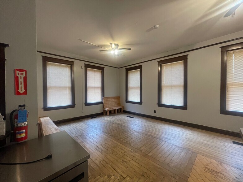 More Photos Of 231-253 Market St, Zanesville Unknown For Lease