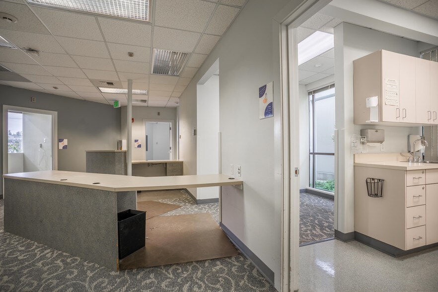 More Photos Of 2600-2602 Cherry Ave, Bremerton Medical For Lease