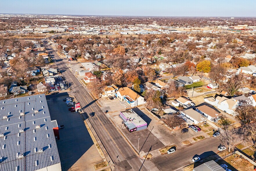 More Photos Of 212 W Harry St, Wichita Bar For Sale