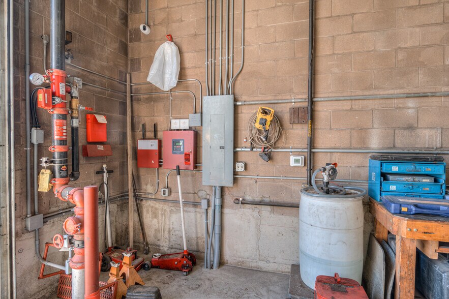 More Photos Of 63291 Nels Anderson Rd, Bend Warehouse For Sale