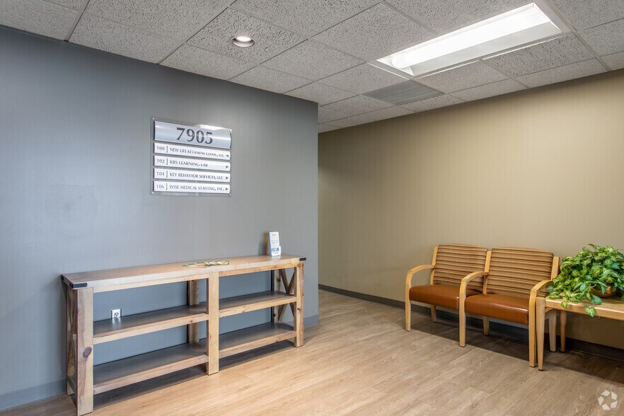 More Photos Of 7901-7909 Schatz Pointe Dr, Centerville Medical For Lease