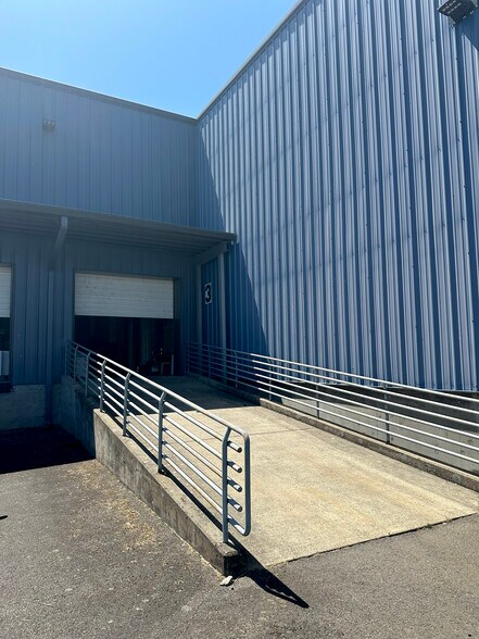 More Photos Of 8685 Portland Rd NE, Salem Industrial For Lease