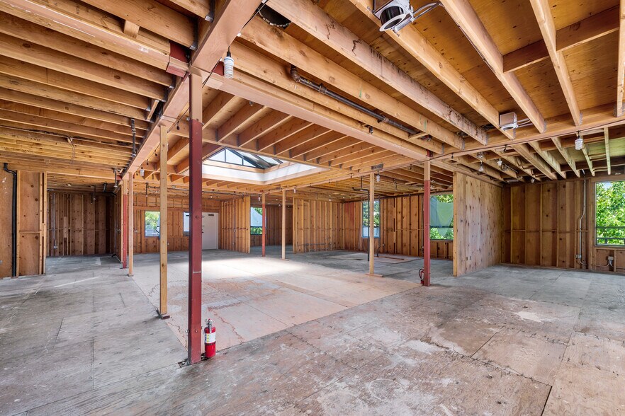 More Photos Of 915 Diablo Ave, Novato Office For Sale