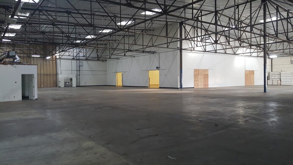 More Photos Of 4851 S Alameda St, Los Angeles Warehouse For Lease