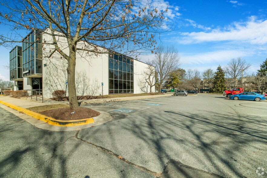 More Photos Of 350-364 Christopher Ave, Gaithersburg Medical For Lease