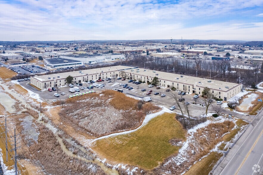 More Photos Of 16255-16351 W Lincoln Ave, New Berlin Warehouse For Lease