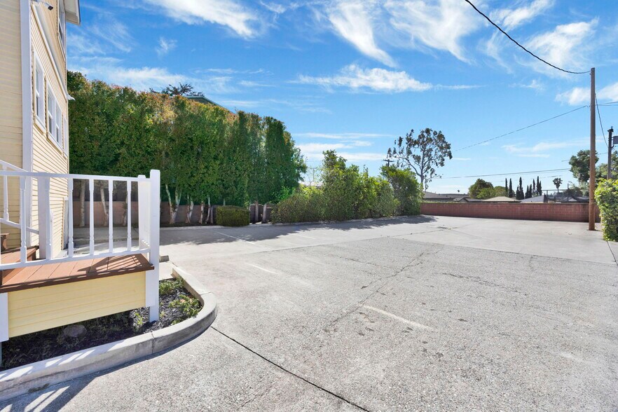 More Photos Of 620 W Foothill Blvd, Monrovia Office For Sale