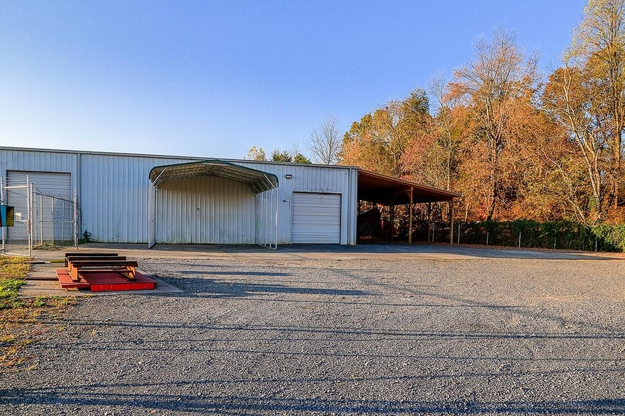 More Photos Of 114 Judge Gresham Rd, Johnson City Warehouse For Lease