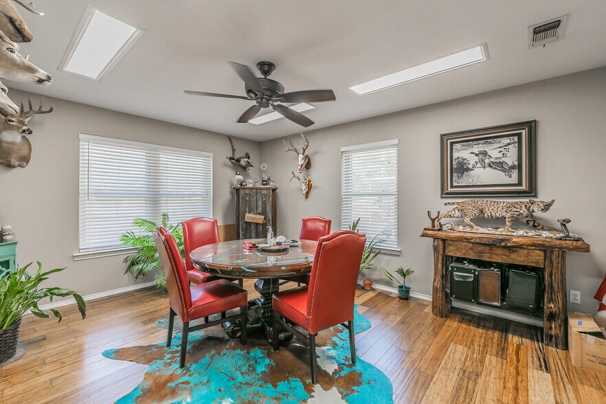 More Photos Of 3701 S University, Fort Worth Office For Sale