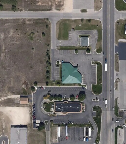 More Photos Of 916 US Highway 31 S, Traverse City General Retail For Lease