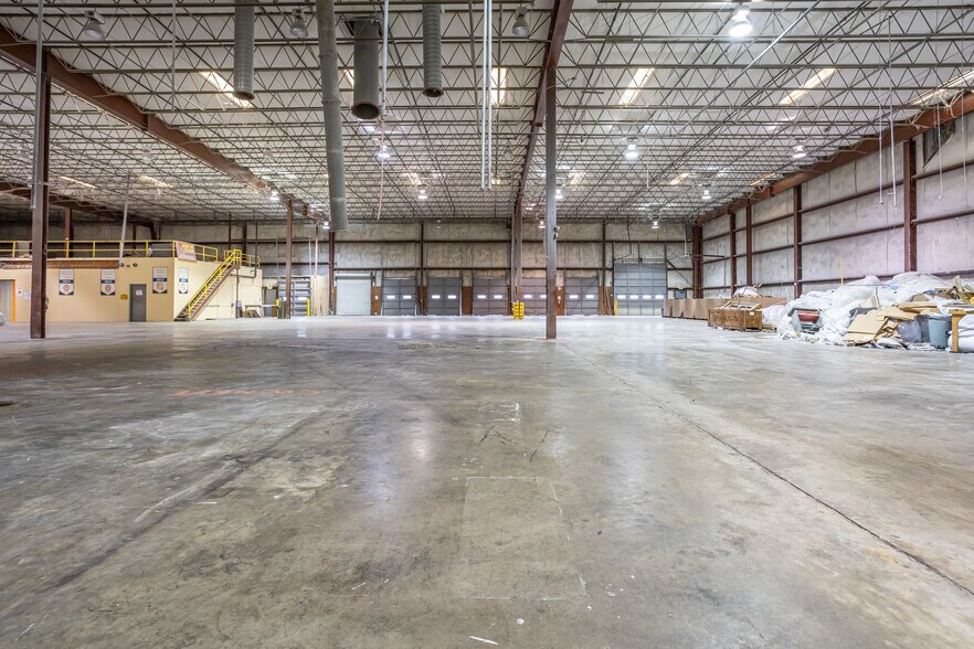 More Photos Of 601 McDuffie Ave, Selma Warehouse For Lease