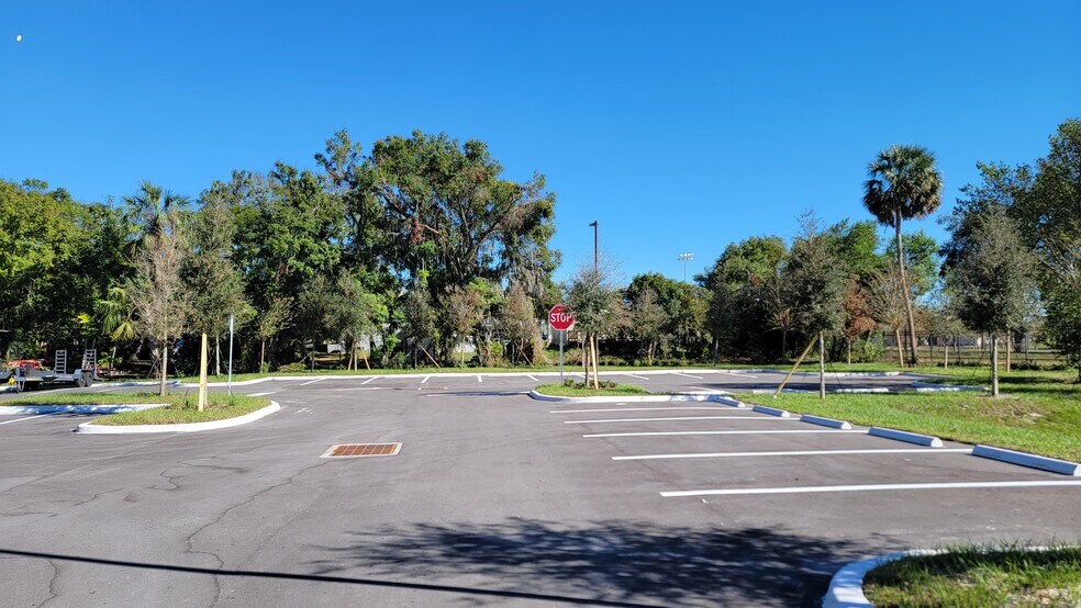 More Photos Of 425 S Woodland Blvd, Deland Office For Sale