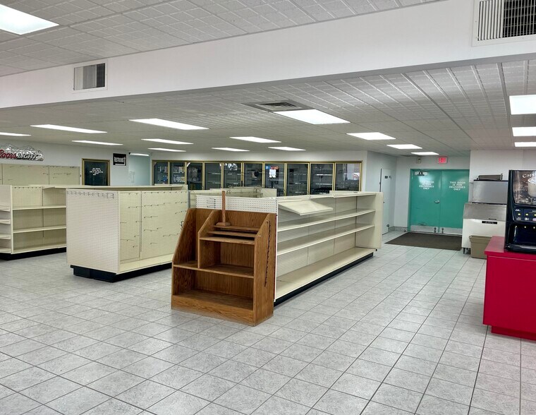 More Photos Of 2390 Highway 93, Hollister Service Station For Lease